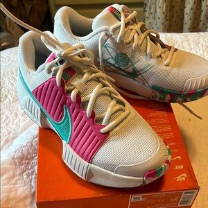 NWT Pickelball Nike White and Pink Sneakers with Sporty Design